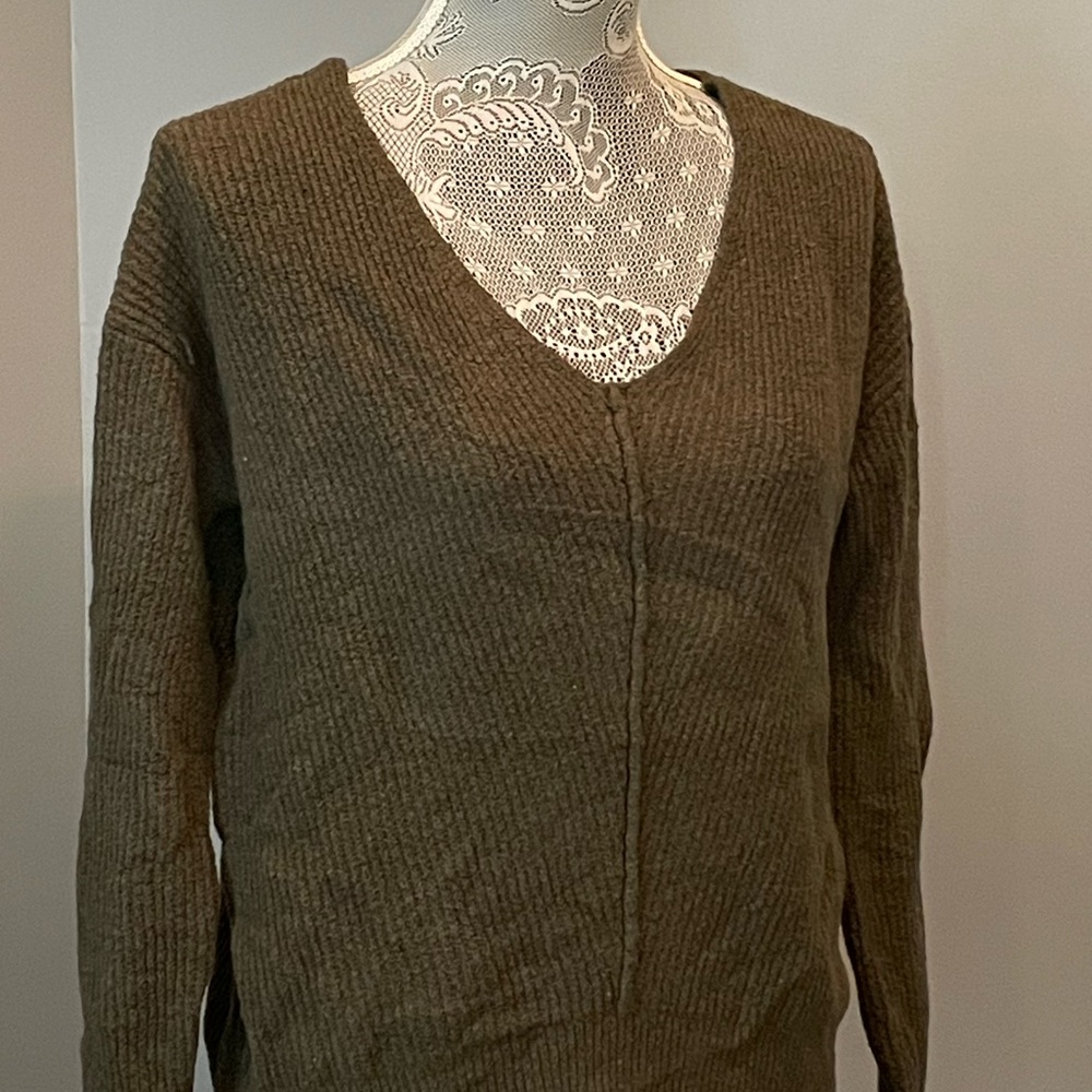 Green Sweater - Picture 5 of 7